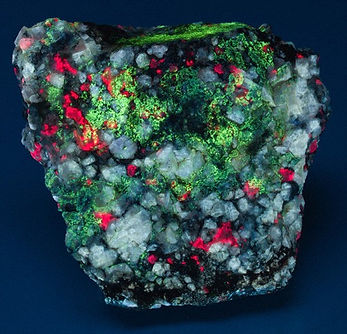 Fluorescent Tugtupite, Analcime, Chkalovite